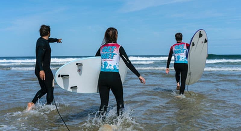 Cours de surf sur la plage des Bourdaines à Seignosse