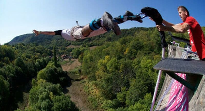 Saut à l'élastique au Viaduc d'Alzon près de Nîmes