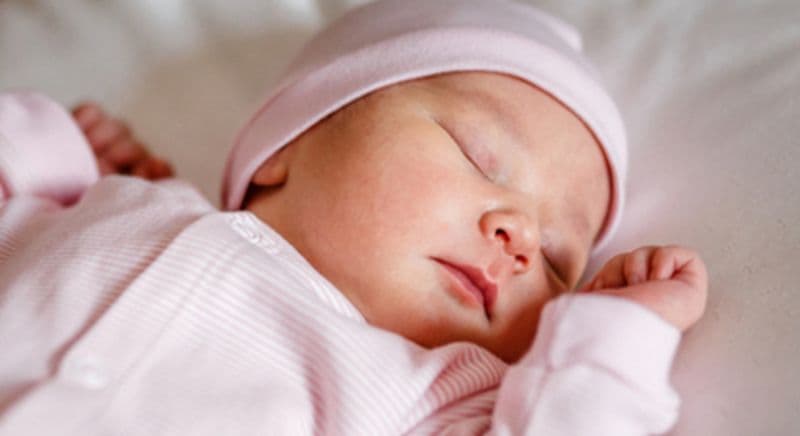 Shooting photo naissance à domicile à Blaye les mines - séance avec un photographe professionnel