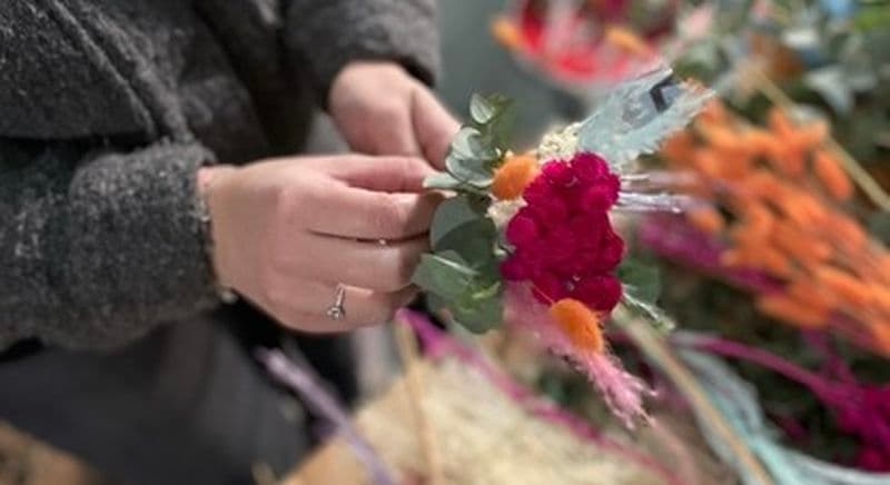 Atelier de composition florale avec fleurs séchées à Nice
