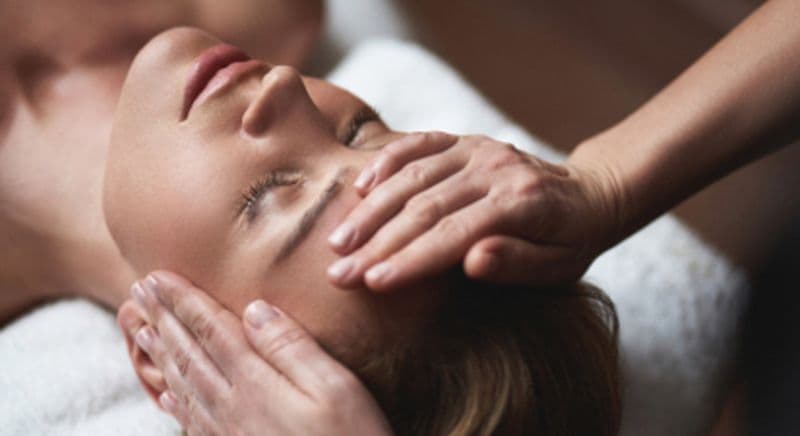 Massage du visage relaxant et anti-rides à Saint-Cloud