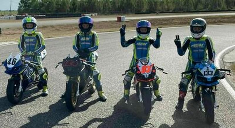 Stage de Pilotage Moto Vitesse sur Circuit pour enfant dans Les Landes