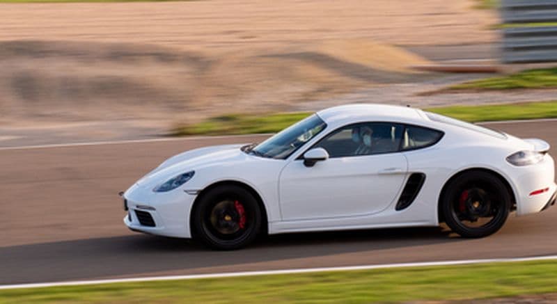 Pilotage de 2 GT : Aston-Martin Vantage et Porsche Cayman 718 GT4 RS - circuit de Luc en Provence