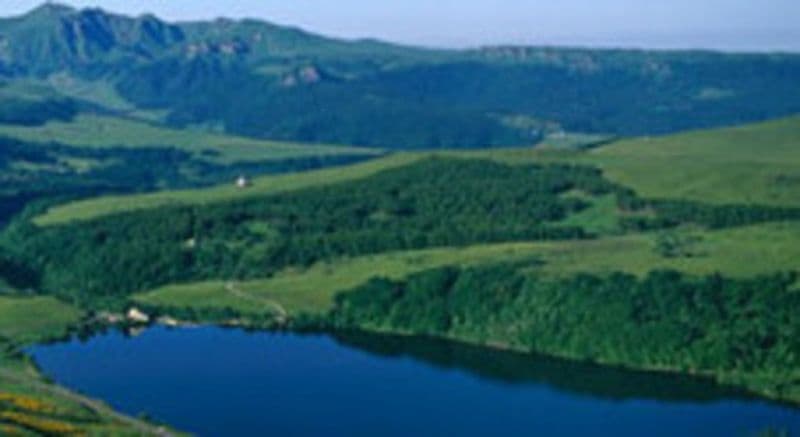 Baptême en hélicoptère à Clermont-Ferrand - Survol des Volcans d'Auvergne