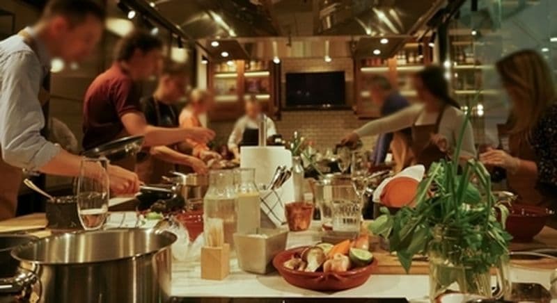 Cours de cuisine et dîner dans un château près de Poitiers