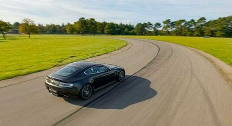 Billet Pilotage d'une Aston Martin - Circuit de Clastres