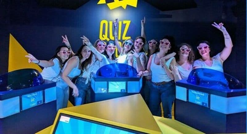 Billet Participation à un quiz immersif dans un décor de plateau TV à Caen