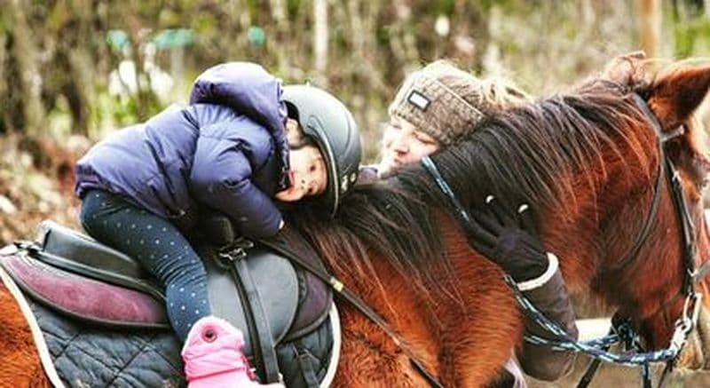 Balade à poney d'une heure en autonomie pour enfant à Cruseilles