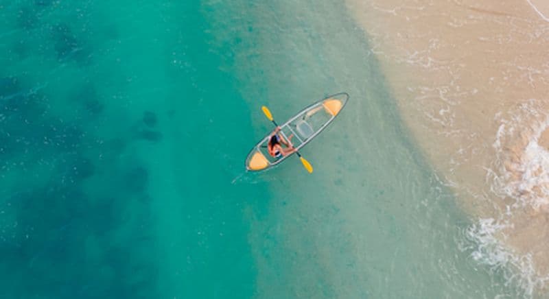 Kayak sur la plage de la Garonnette à Sainte-Maxime
