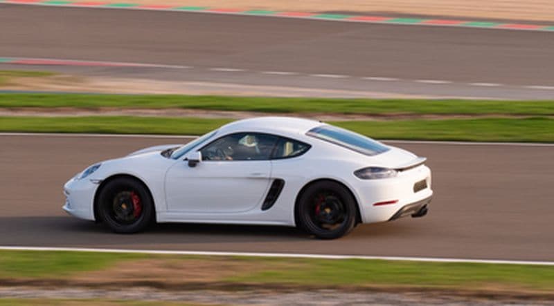 Pilotage de 2 GT : Aston-Martin Vantage et Porsche Cayman 718 GT4 RS - circuit du Mas du Clos