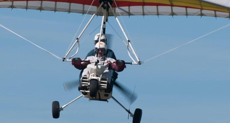Vol en ULM Pendulaire au coucher du soleil près d'Aurillac