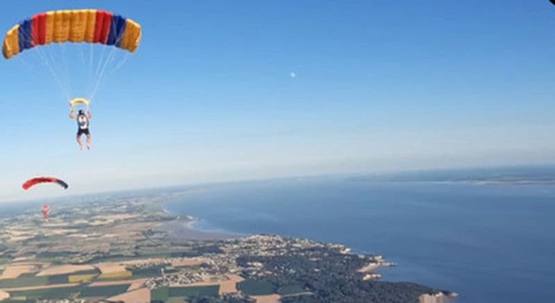 Saut en parachute au-dessus de la côte Atlantique