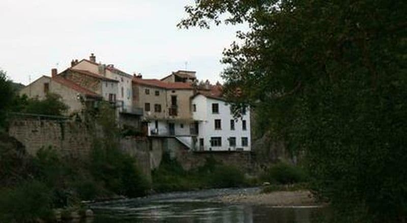Billet Nuit en hôtel à Lavoûte-Chilhac, un des plus beaux village de France