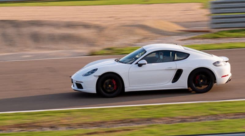 Pilotage de 2 GT : Porsche Cayman S 718 et Audi R8 V10 - circuit de Clastres
