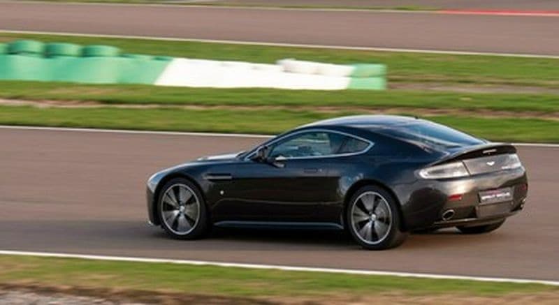 Billet Pilotage d'une Aston Martin Vantage - Circuit du Mas du Clos