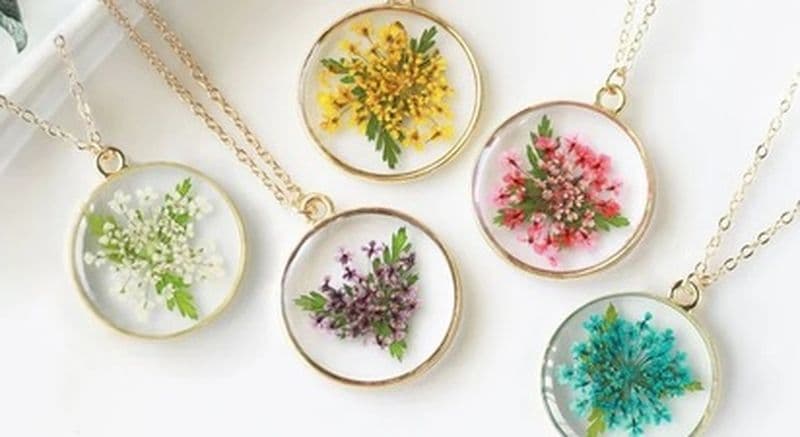 Atelier de création de bijoux en résine à Paris 1er - Louvre