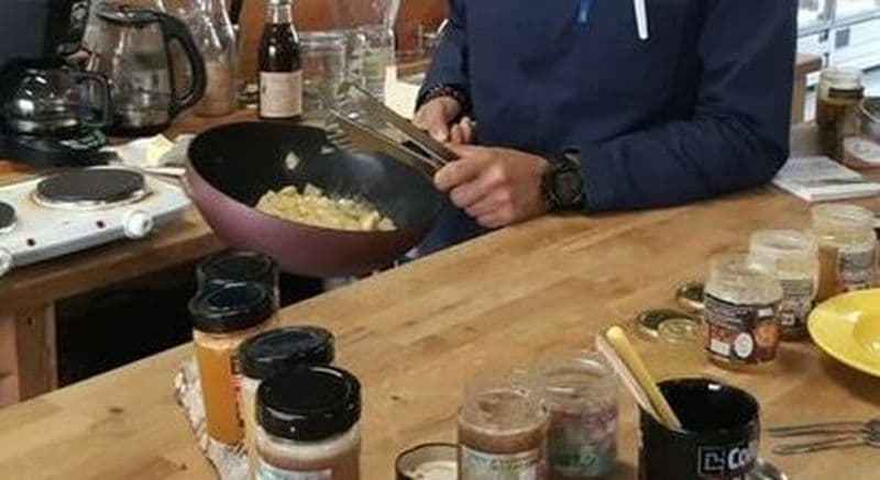 Atelier de cuisine avec le miel de la ruche dans l'Eure