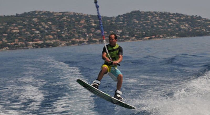 Tour de ski nautique ou wakeboard depuis la plage de la Nartelle à Sainte Maxime