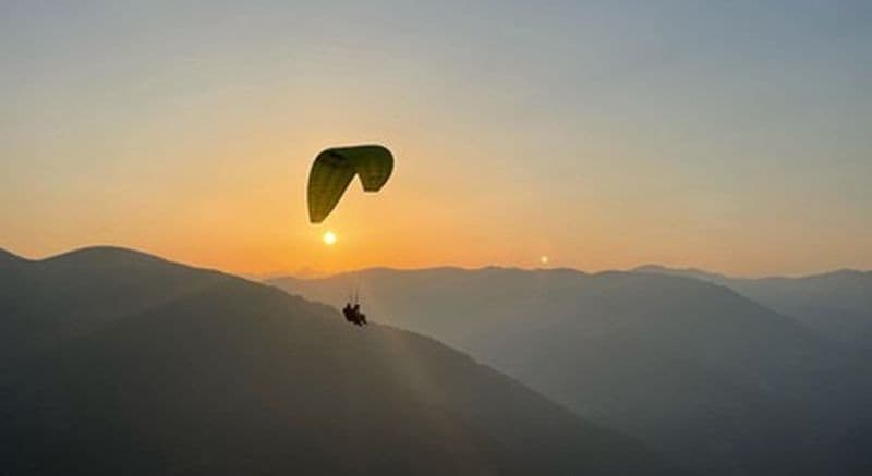 Vol en parapente au dessus de la vallée de Luchon
