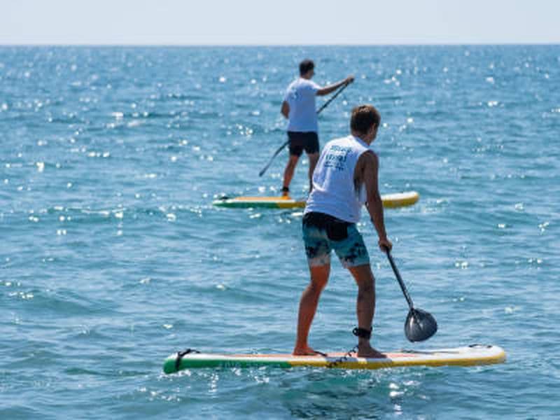 Stand Up Paddle à la plage de Softades près de Larnaca