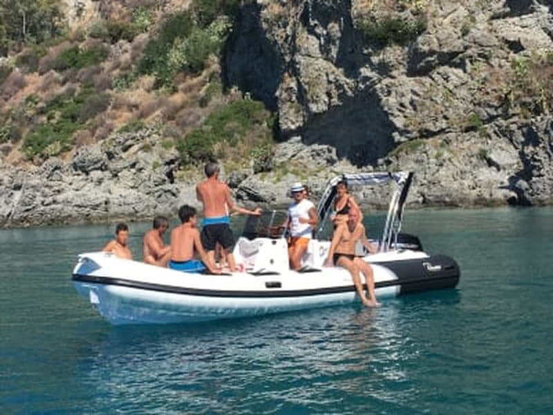 Plongée en apnée et excursion en bateau sur la côte ionienne en Calabre