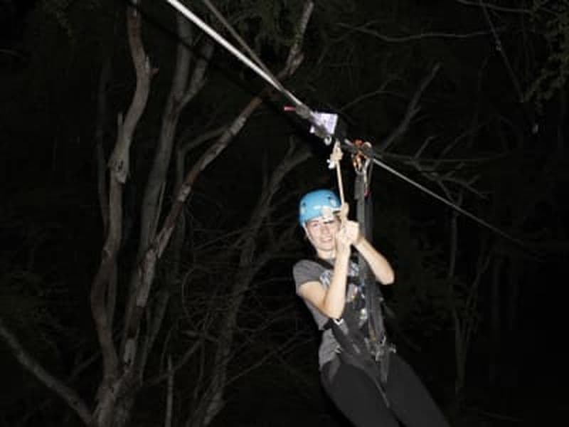 Billet Tour de zipline nocturne au-dessus de la jungle d'Oahu à Kapolei
