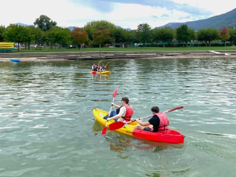 Location de canoë-kayak sur le lac du Bourget, près d’Aix-les-Bains