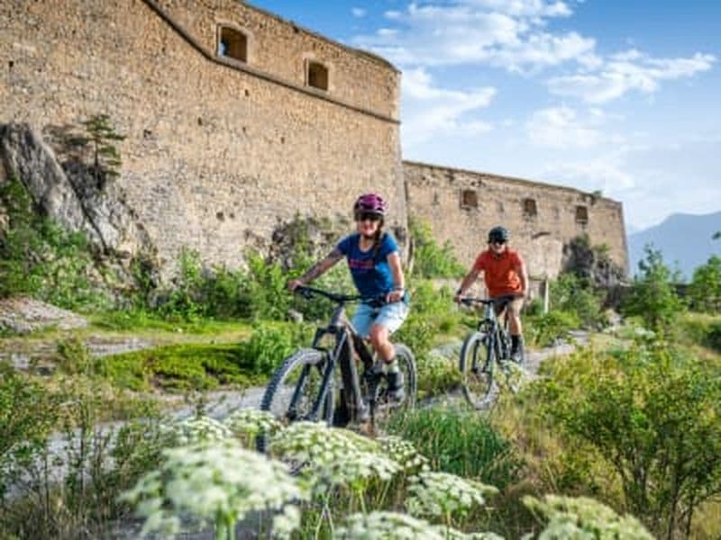 Excursion guidée à VTT électrique à Briançon, à la découverte des fortifications de Vauban