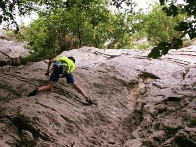 Cours d'initiation à l'escalade près du lac de Garde