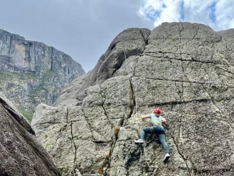 Randonnée à Månafossen et Via Ferrata à Gloppedalsura Boulder Field depuis Stavanger