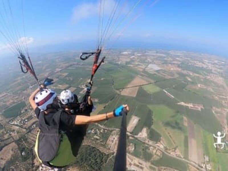 Vol en parapente tandem au-dessus de Capaccio Paestum près de Salerne