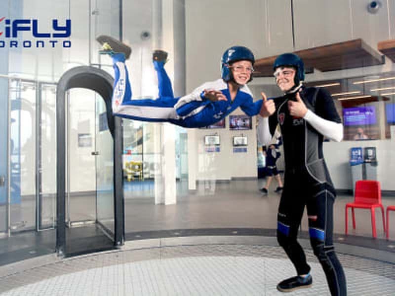 Baptême en simulateur de chute libre à Oakville, près de Toronto