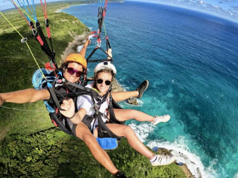 Baptême de parapente au-dessus de la Guadeloupe au Moule