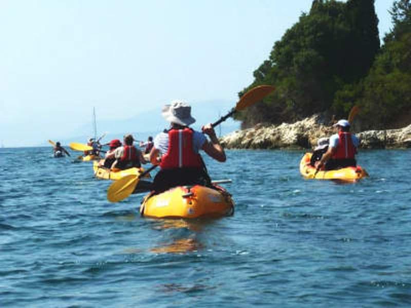 Excursion en kayak de mer à la plage d'Agios Ioannis depuis Mikros Gialos à Leucade