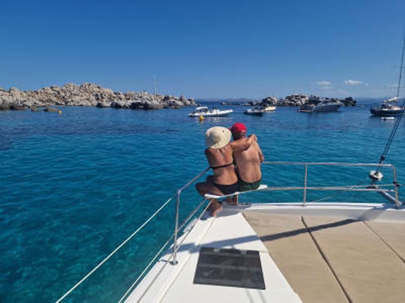 Croisière en catamaran pour les îles Lavezzi depuis Bonifacio