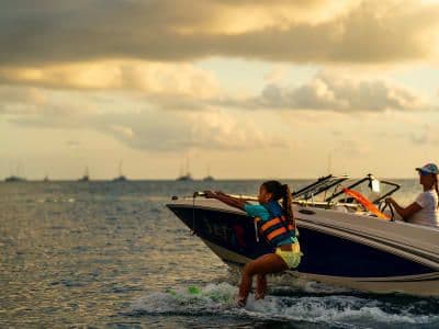 Session de ski nautique dans la Baie du Marin, Martinique