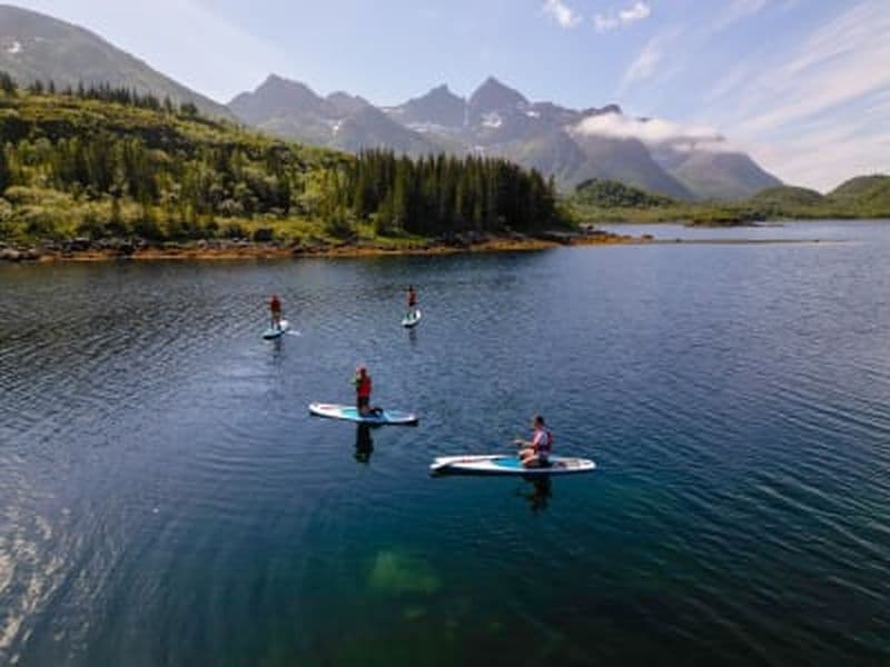 Tour guidé de Stand Up Paddling près de Svolvær aux Lofoten