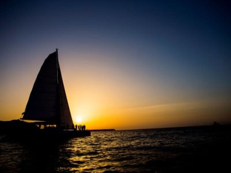Billet Croisière semi-privée au coucher du soleil à Santorin depuis le port de Vlychada