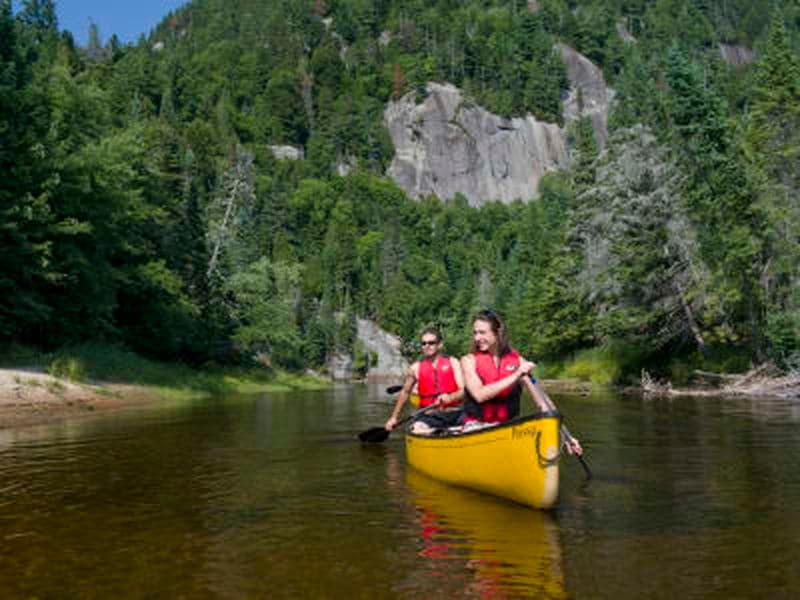 Location de canot et kayak sur la rivière du Diable au parc national du Mont-Tremblant