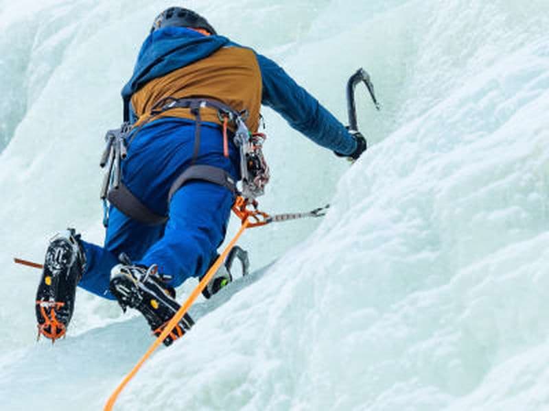 Journée complète d'escalade de glace à Korouoma, au départ de Rovaniemi