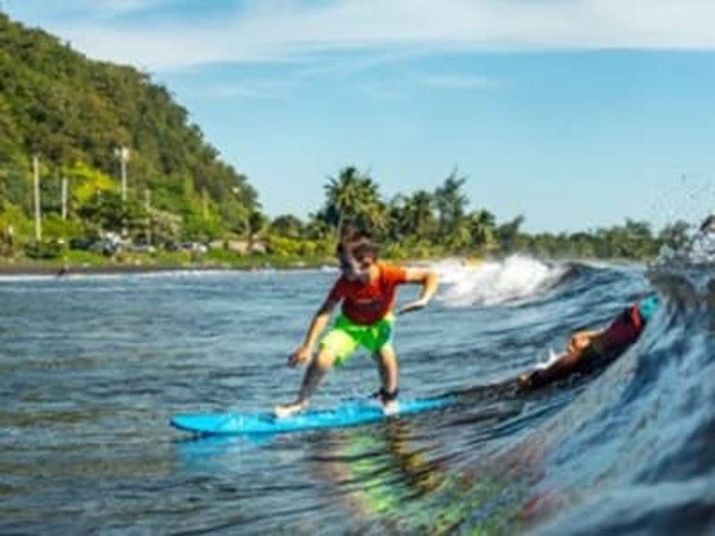 Stage et cours privé de surf à Tahiti