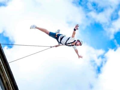 Saut à l'élastique (25m) à Murillo de Gallego