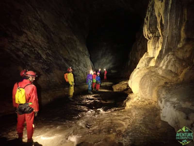 Découverte de la spéléologie à la grotte des Eaux-Chaudes à Laruns