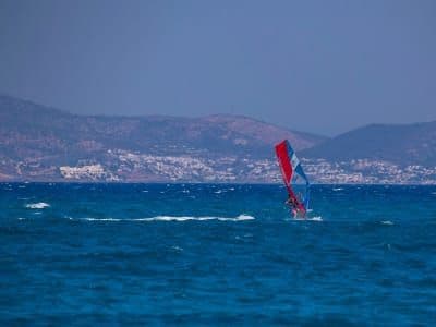 Leçon de planche à voile sur la plage de Psalidi à Kos