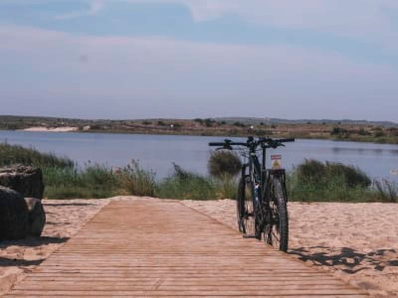 Journée e-bike & paddle à la Lagoa da Ervedeira depuis Leiria, Portugal