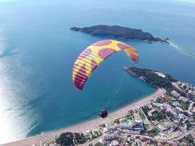 Vol en parapente en tandem au-dessus de Bečići, près de Budva