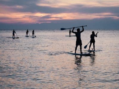 Location de Stand up Paddle à Santorin, plage de Saint George