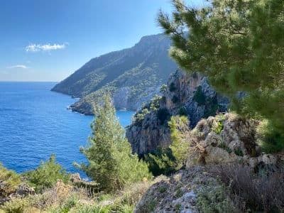 Randonnée dans les grottes près d'Aperi depuis Pigadia à Karpathos