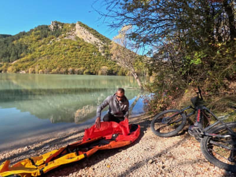 Billet Découverte du packraft sur le lac de Castillon avec randonnée à VTTAE sur le circuit des Lacs du Verdon