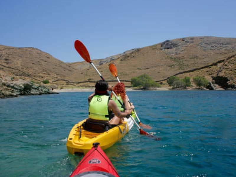 Excursion en kayak de mer à la plage de Vasiliko, à l'est de l'île de Kythnos